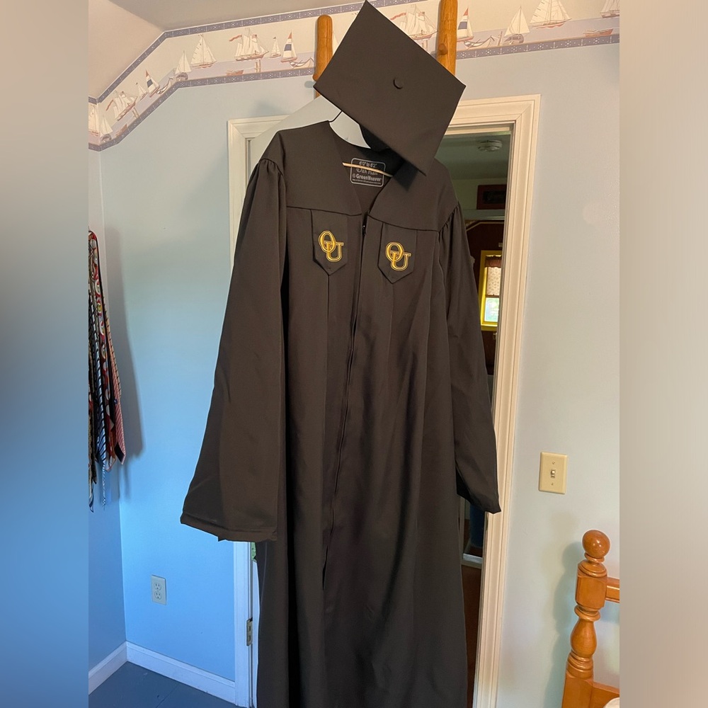 Oakland University graduation regalia